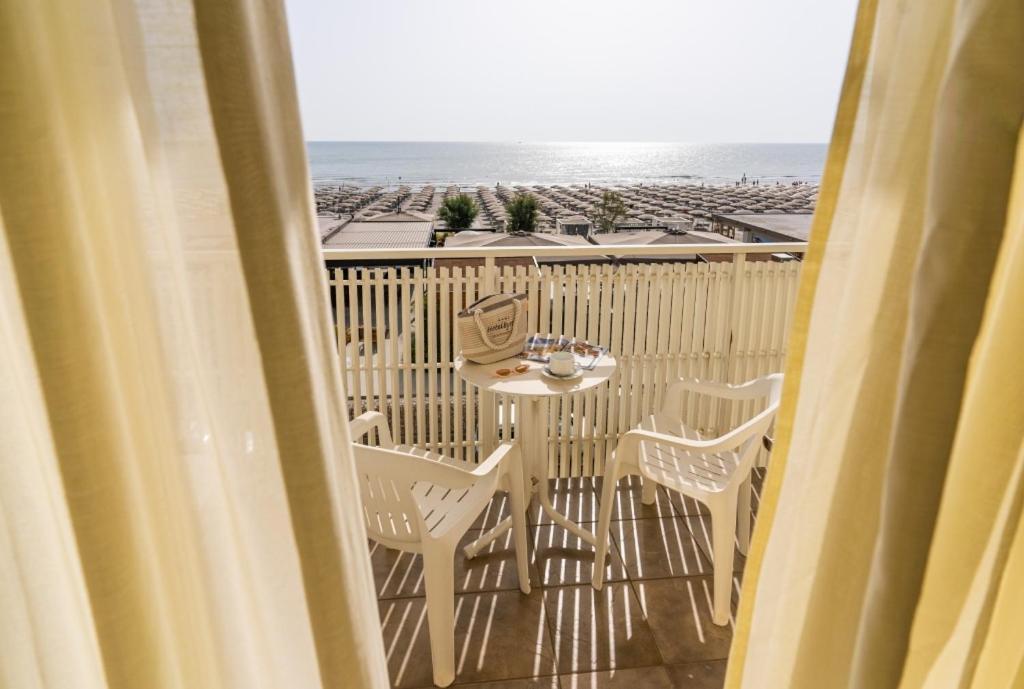 Hotel Byron Milano Marittima Eksteriør billede