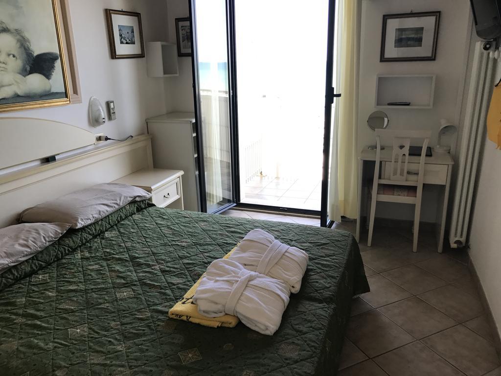 Hotel Byron Milano Marittima Eksteriør billede