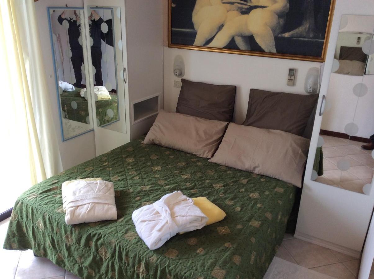 Hotel Byron Milano Marittima Eksteriør billede