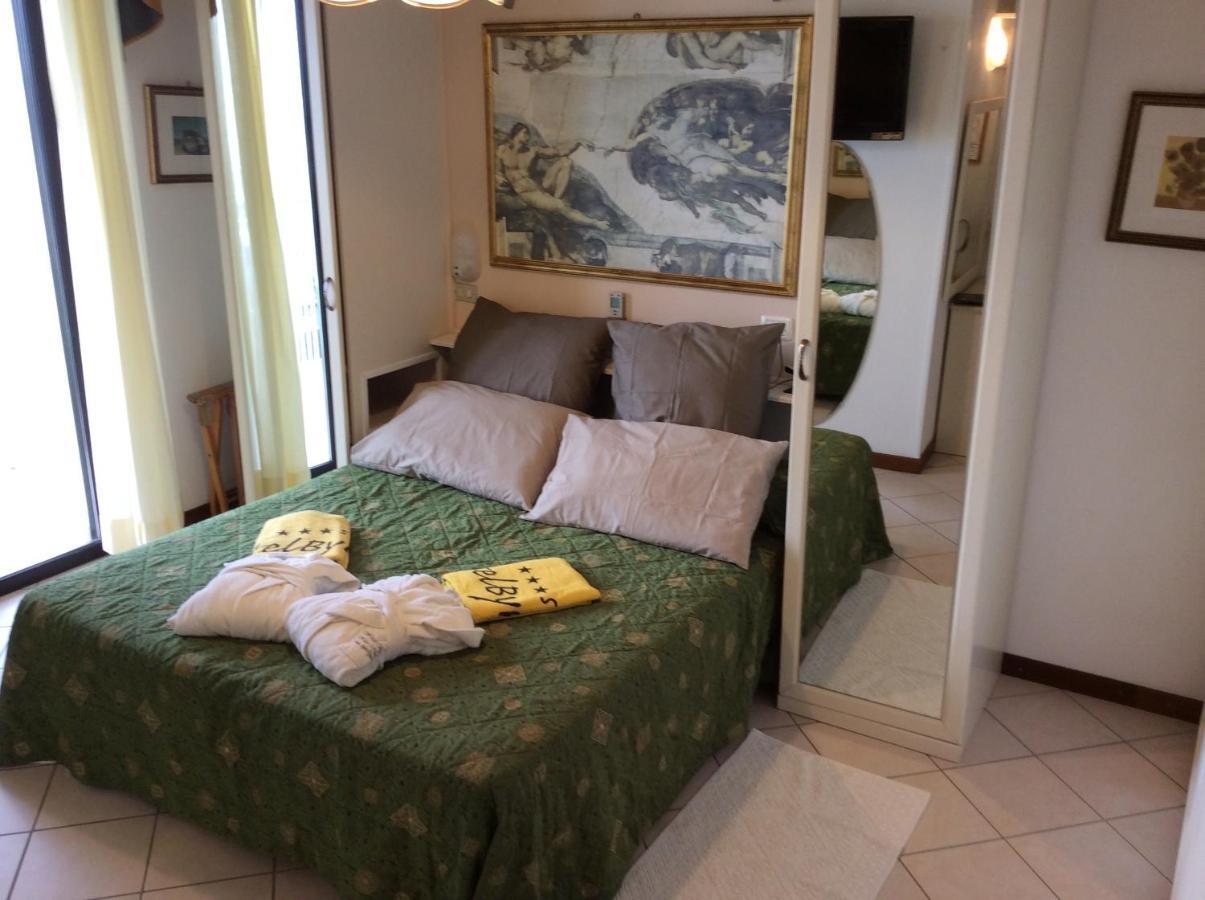 Hotel Byron Milano Marittima Eksteriør billede